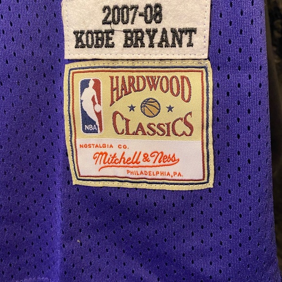 Kobe Bryant Jersey (M) 2007-2008 #24 Mitchell & Ness Authentic and Exclusive